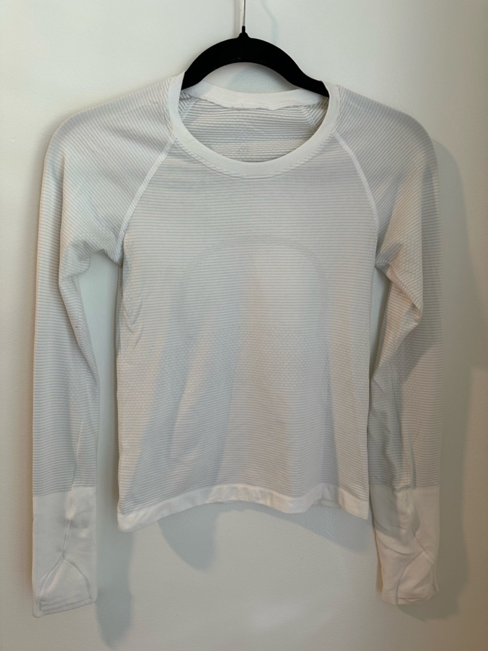 Lululemon swiftly waist length long sleeve 2 white